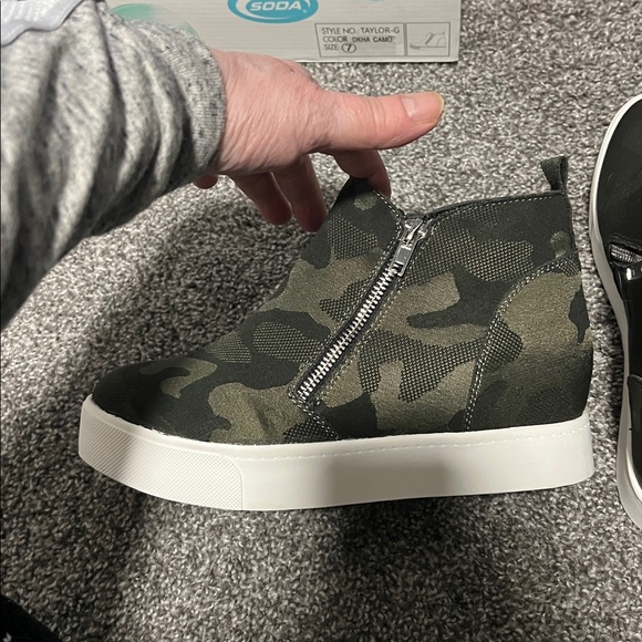 Soda Black and Green Camouflage Wedges - Picture 9 of 14